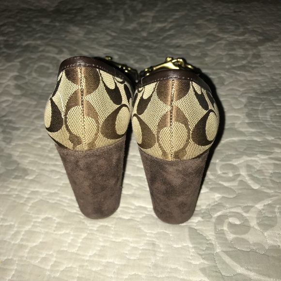 🦋Coach Signature”Issy” Round Toe Wedge,Size-6.5🦋 - Picture 6 of 7